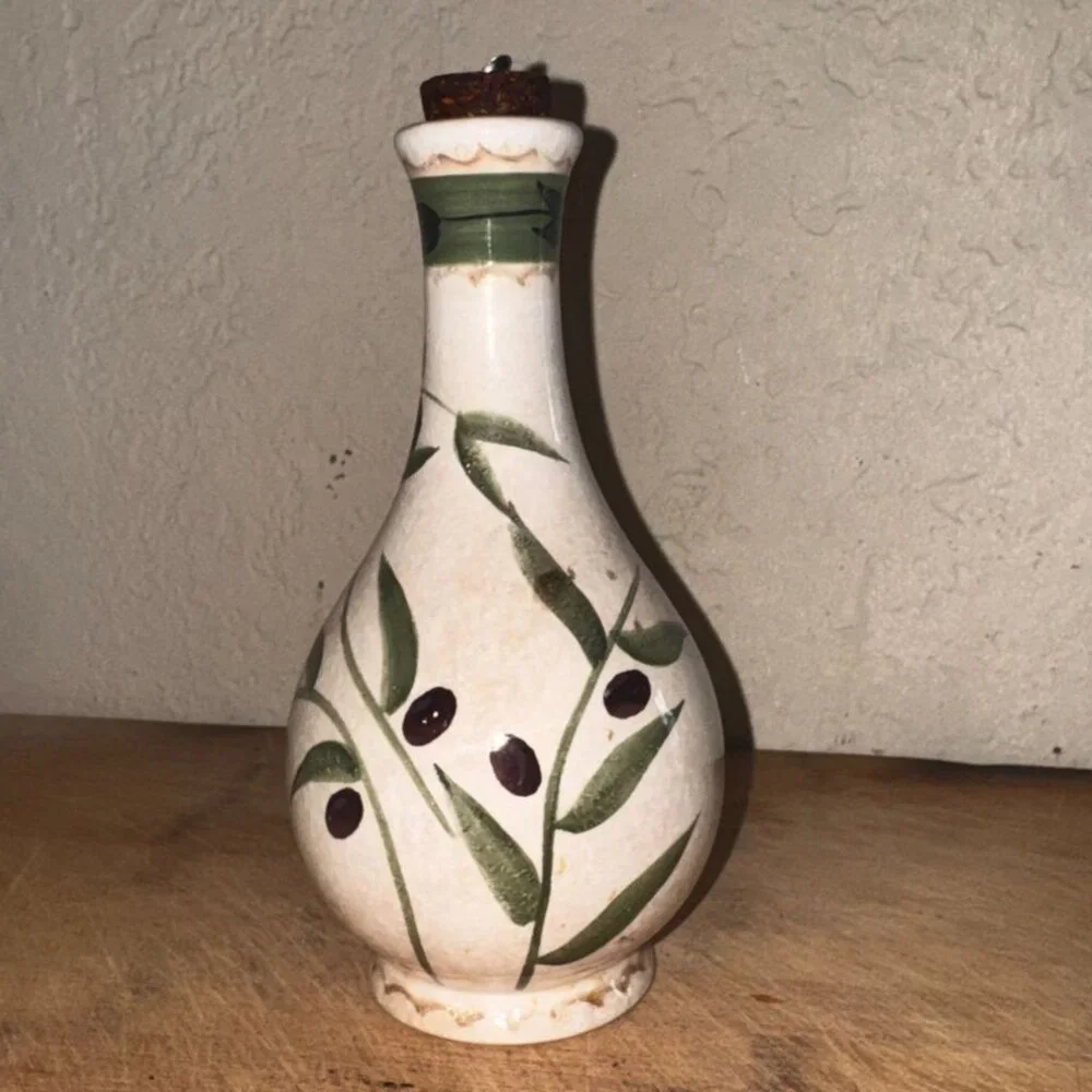 Oneida Handcrafted Olive Motif Ceramic Oil & Vinegar Bottle With Cork Stopper 6. - Picture 4 of 5